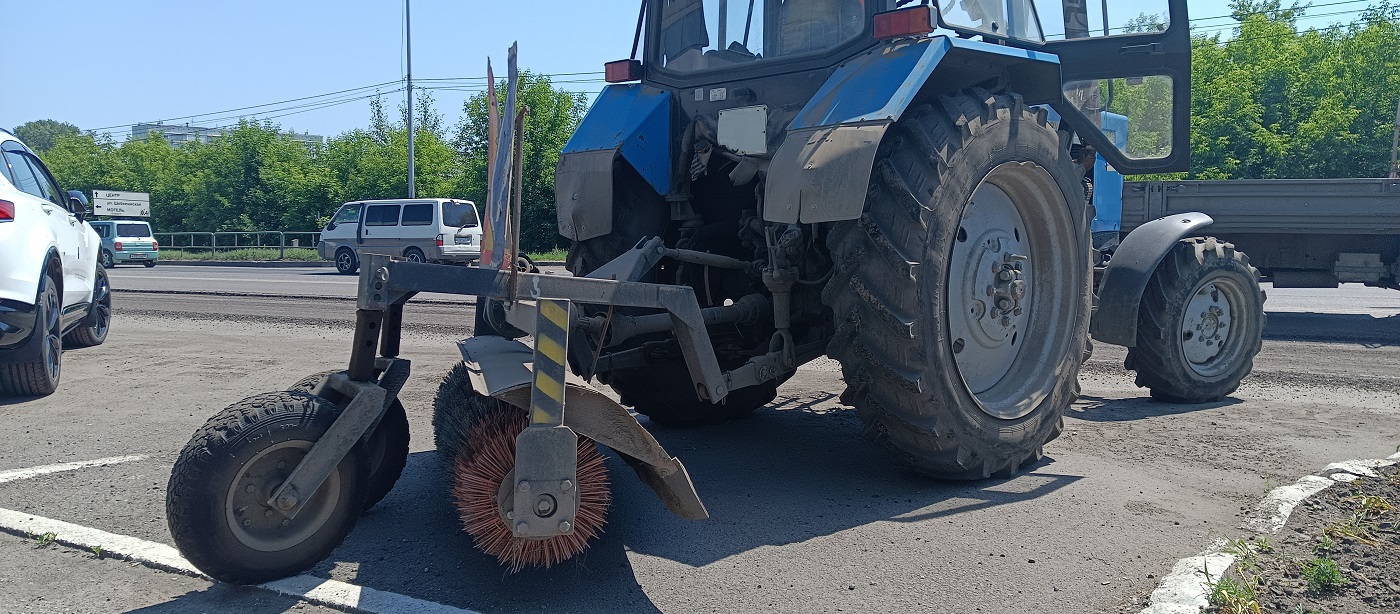 Услуги трактора с щеткой МТЗ в Дагестане