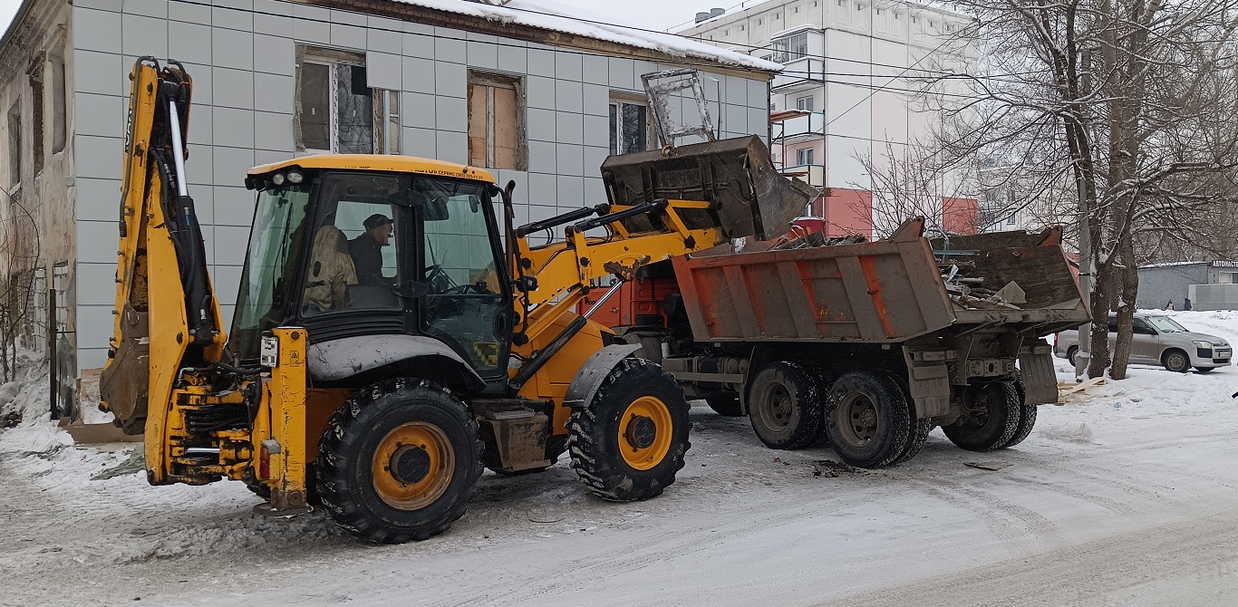 Уборка и вывоз строительного мусора, ТБО с помощью экскаватора и самосвала в Дагестане